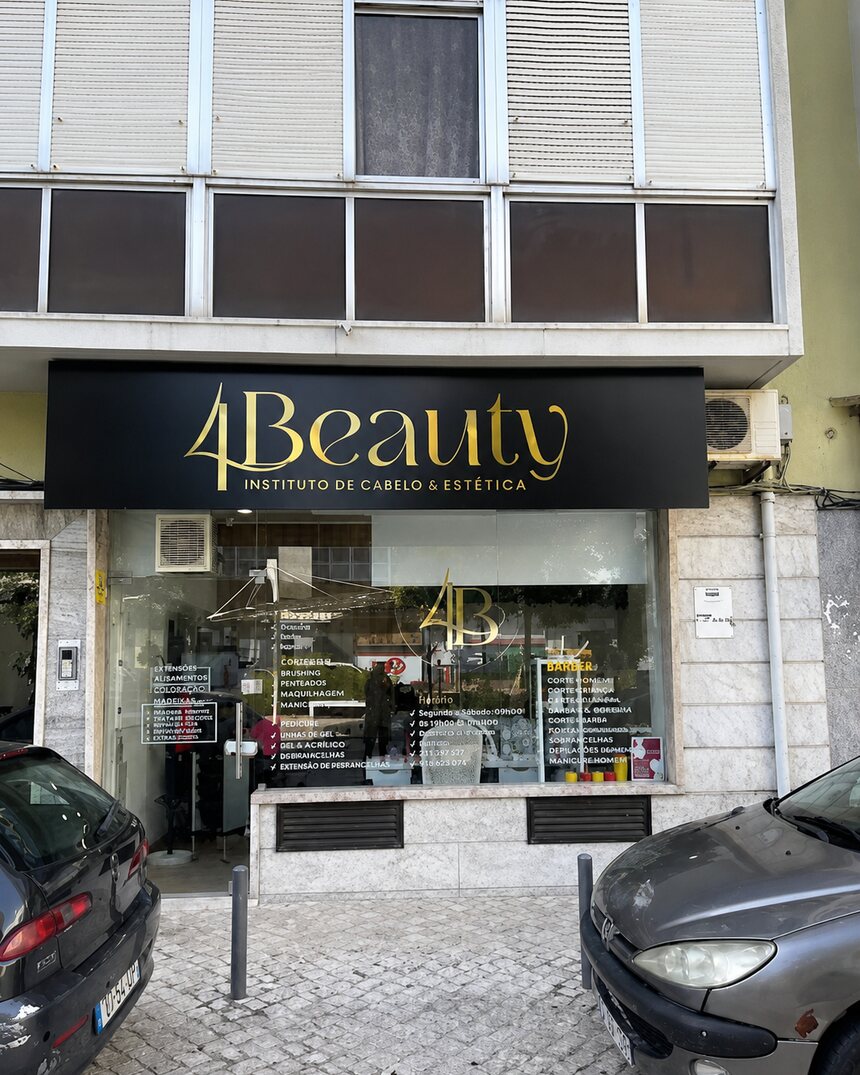Fachada do 4Beauty Instituto de Cabelo & Estética, na Amadora